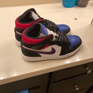 Jordan 1 mid lakers top 3